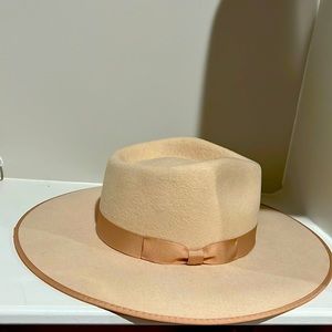 Lack of color hat! - 57 CM